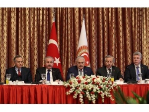 Tbmm Başkanı Binali Yıldırım, Gazetecilerle Bir Araya Geldi