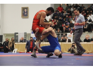 Büyükler Türkiye Serbest Güreş Şampiyonası Başladı