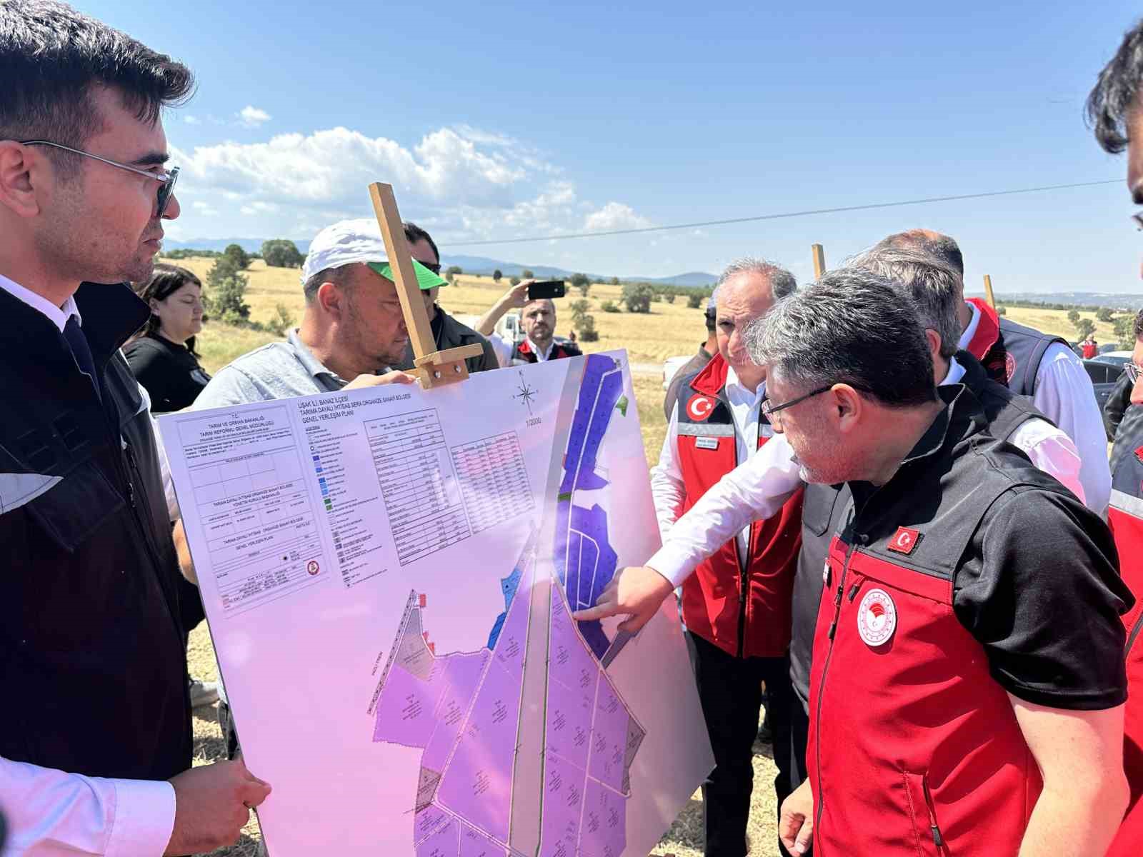 bakan-yumakli-acikladi-usak-ta-12-milyar-tl-lik-yatirimda-yuzde-75-i-kadin-2-bin-500-kisi-istihdam-edilecek
