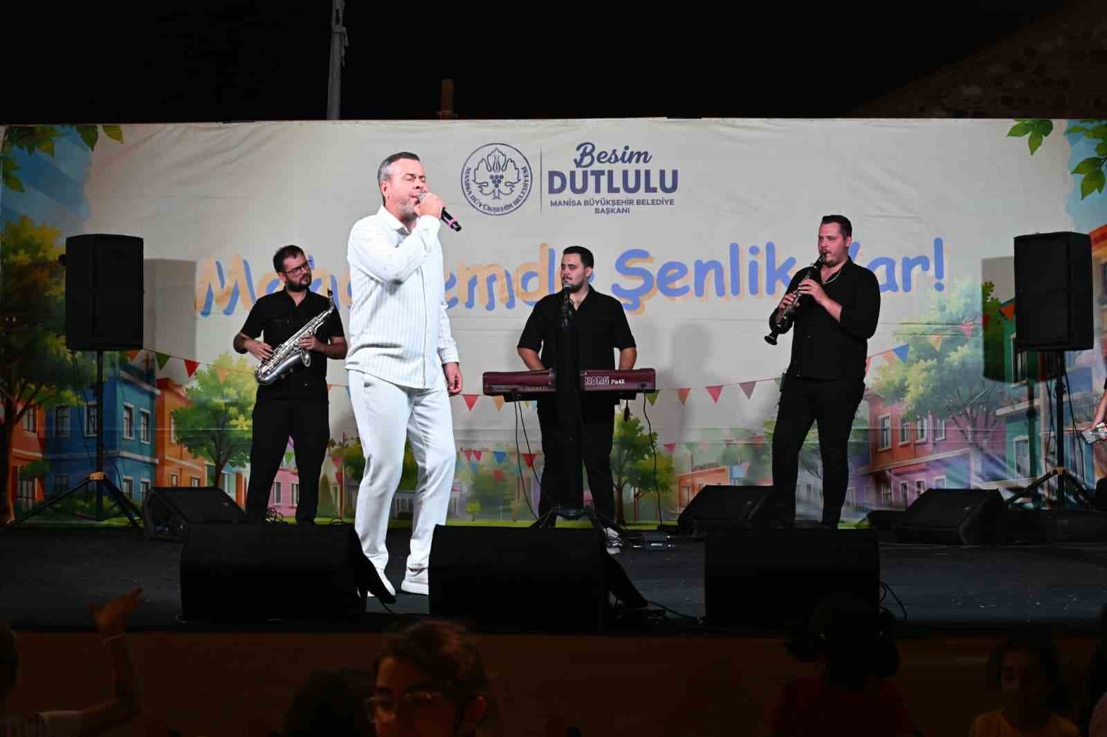 manisa-buyuksehir-den-mahallelerde-senlik-coskusu
