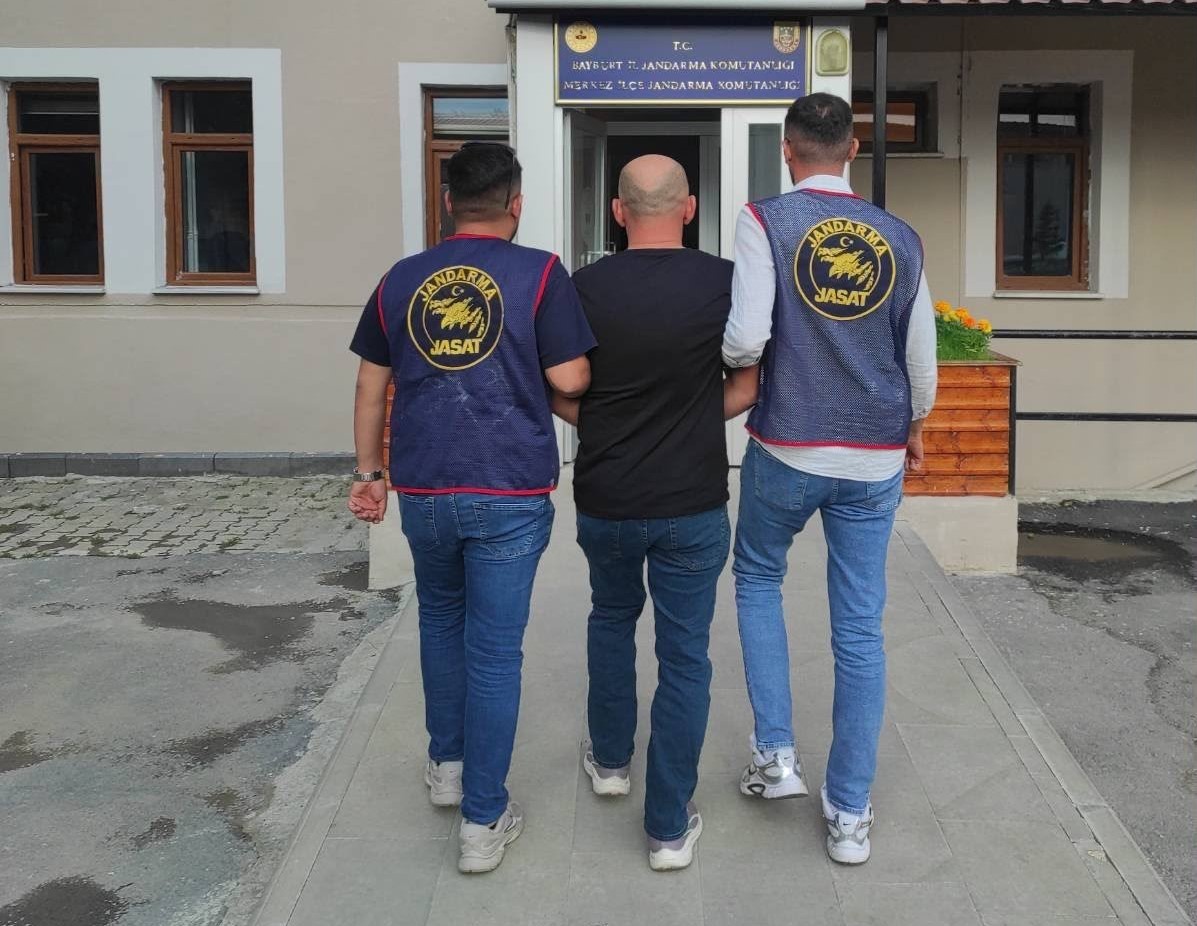 bayburt-ta-12-yil-6-ay-hapis-cezasi-bulunan-hukumlu-yakalandi