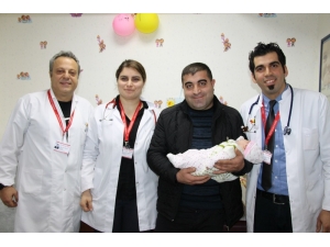 Çift Dilli Bebek Ameliyatla Normale Döndürüldü