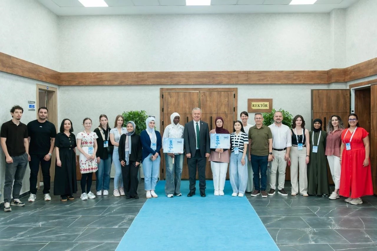 13-ulkeden-gelen-ogrenciler-ebyu-de-turkce-ogreniyor