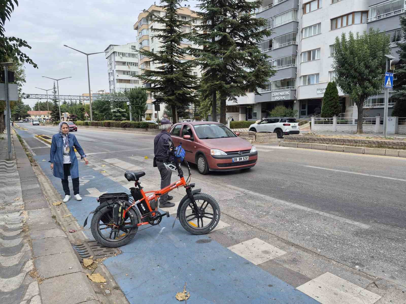 eskisehir-de-otomobilin-carptigi-bisiklet-surucusu-yaralandi