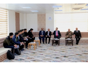 Vali Akbıyık, Gençlerle Bir Araya Geldi