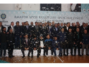 Büyükşehir Belediyesi 43 Bin Spor Malzemesi Dağıttı
