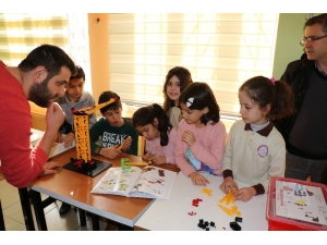 İlkokul Öğrencilerine Robotik Kodlama Eğitimi