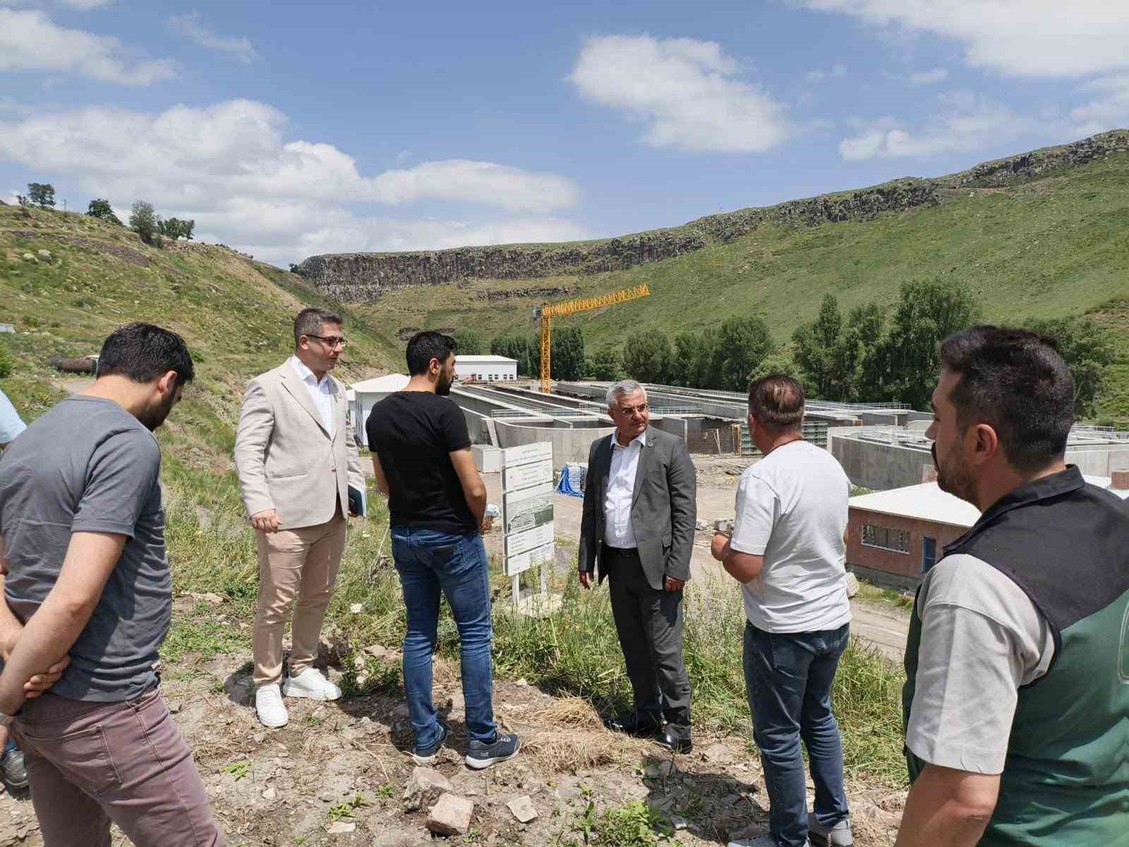 dsi-den-kars-ta-yatirimlara-yakin-takip-atiksu-tesisi-ve-kagizman-baraji-yerinde-incelendi
