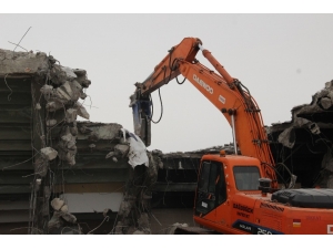Elazığ’da Stadın Yıkımı Başladı