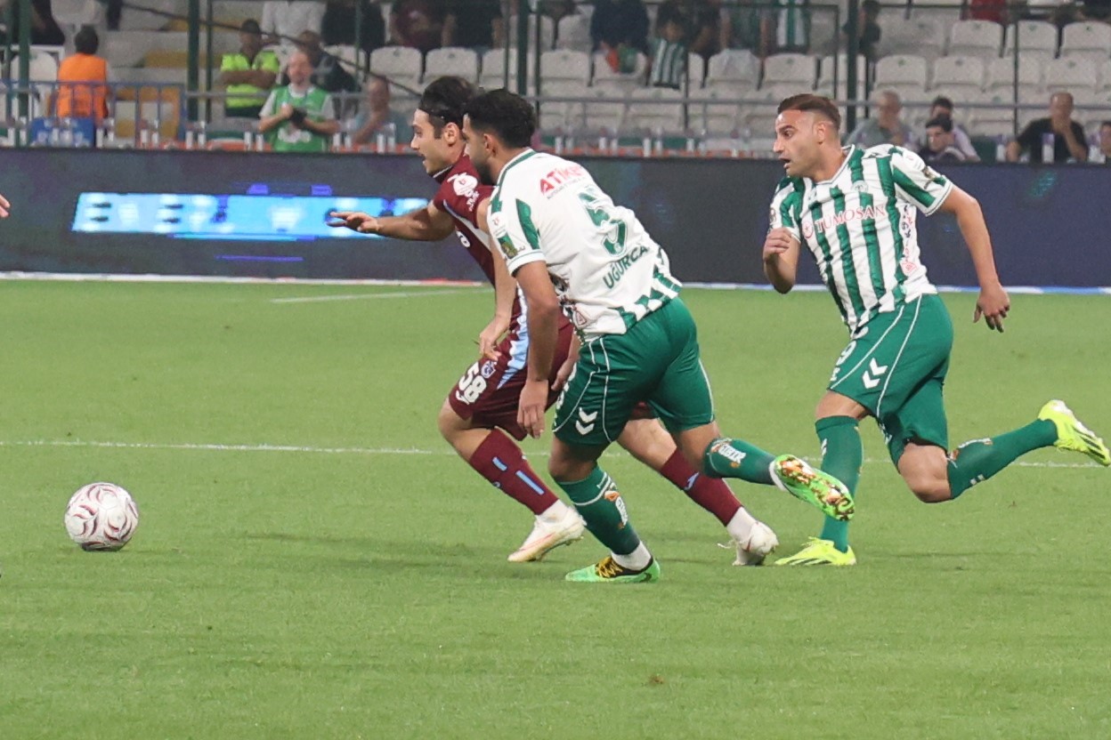 trendyol-super-lig-konyaspor-1-trabzonspor-0-mac-devam-ediyor