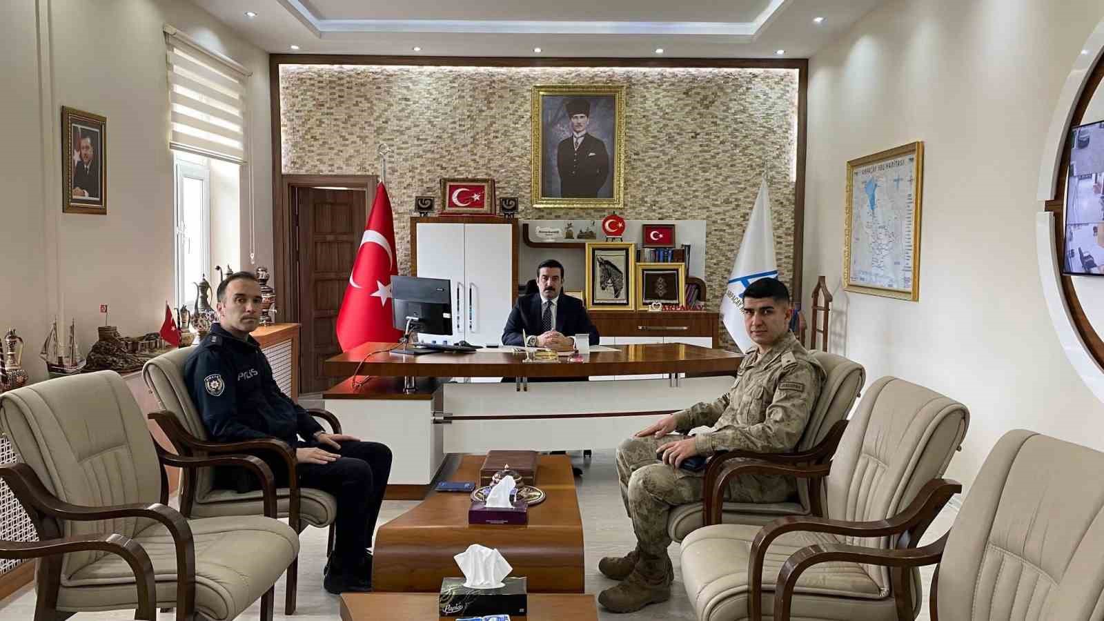 bayram-oncesi-arpacay-da-siki-guvenlik-mesaisi