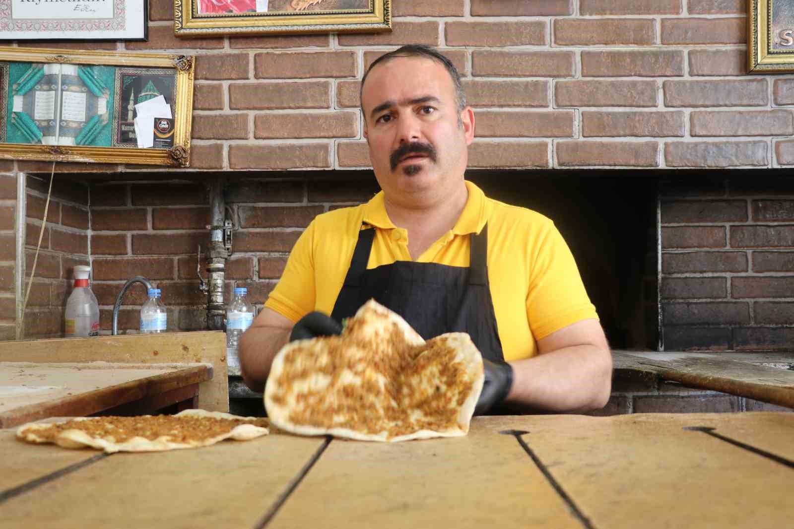 ucuza-lahmacun-sattigi-icin-sikayet-edilen-esnaf-yuzde-15-karla-satiyorum