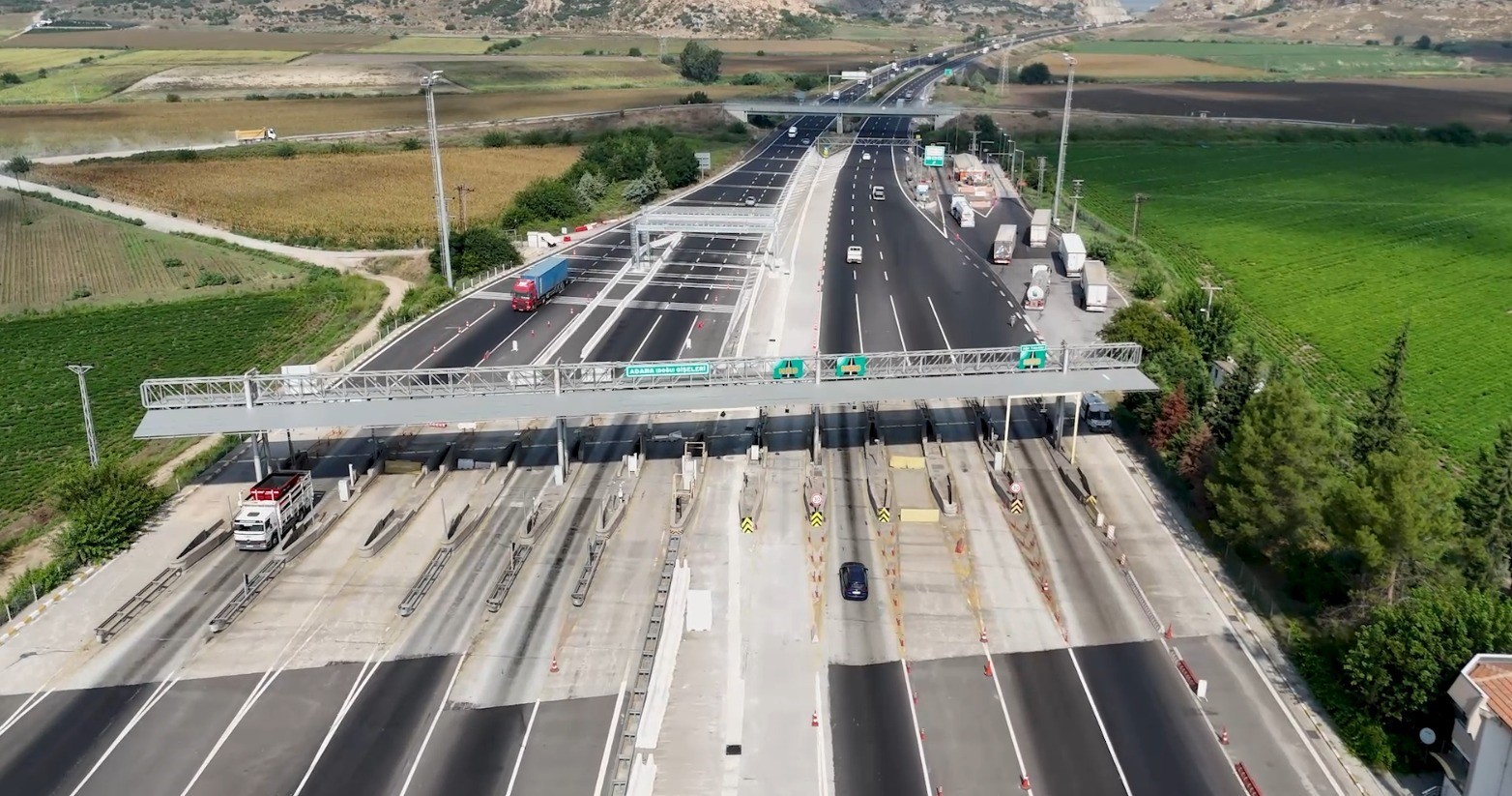 bakan-uraloglu-akinci-ucret-toplama-istasyonu-nda-serbest-gecis-sistemini-devreye-aldik