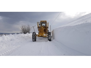Ilgaz Ve Küre Dağlarında Ekiplerin Zorlu Kar Mücadelesi Devam Ediyor