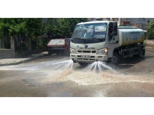 İzmit’in Cadde Ve Sokakları Sürekli Temizleniyor