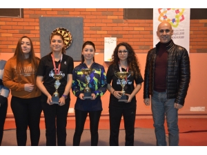 Dart Branşında Gençler Ve Büyükler Yarıştı