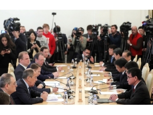 Rus Ve Japon Dışişleri Bakanları Barış İçin Bir Arada