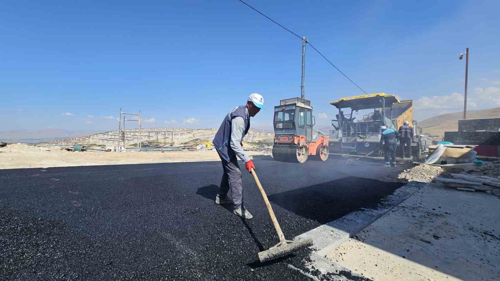 battalgazi-de-kirsal-ve-merkez-mahallelerde-asfalt-calismalari-suruyor