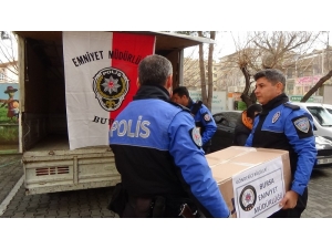 Yüksekovalı Öğrencilerin Karne Hediyesi Bursa Polisinden