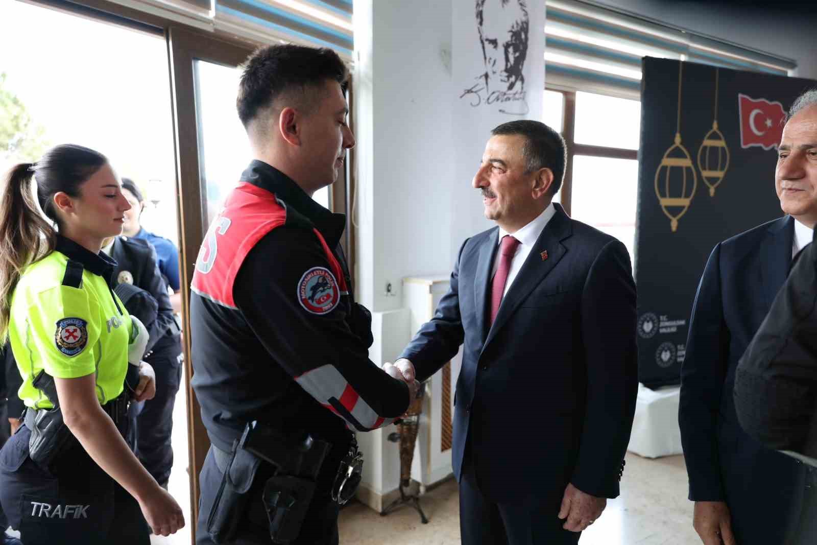 zonguldak-ta-protokol-bayramlasti
