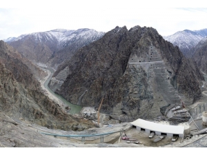 Yusufeli Barajında Gövde Dolgu Çalışmaları Devam Ediyor