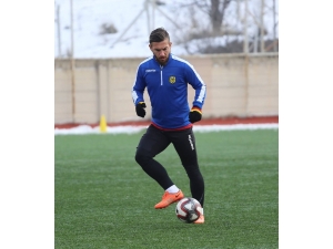 Adem Büyük, 3 Hafta Sahalardan Uzak Kalacak