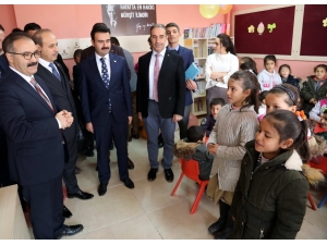 Gaün’lü Öğrencilerden Köy Okuluna Kütüphane