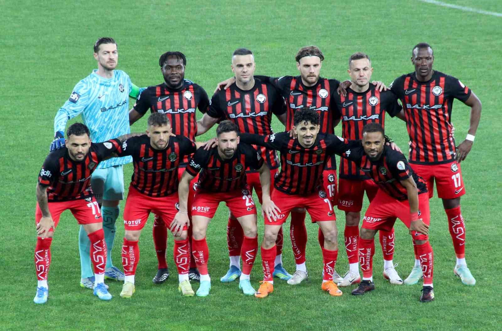super-lig-e-yukselecek-son-takim-yarin-belli-olacak
