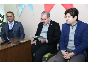 Vali, Görme Engelliler İçin Kitap Okudu