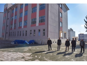 Vali Soytürk İnşaatı Yapılan Okullarda İncelemelerde Bulundu
