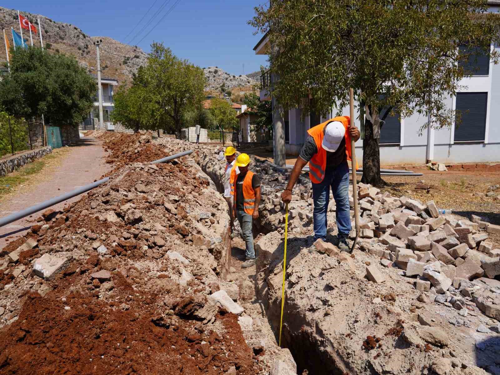 marmaris-yesilova-mahallesi-nde-icme-suyu-sebekesi-genisletiliyor