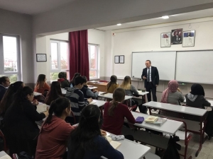 Kaymakam Öner, Liselilerle Kitap Okudu