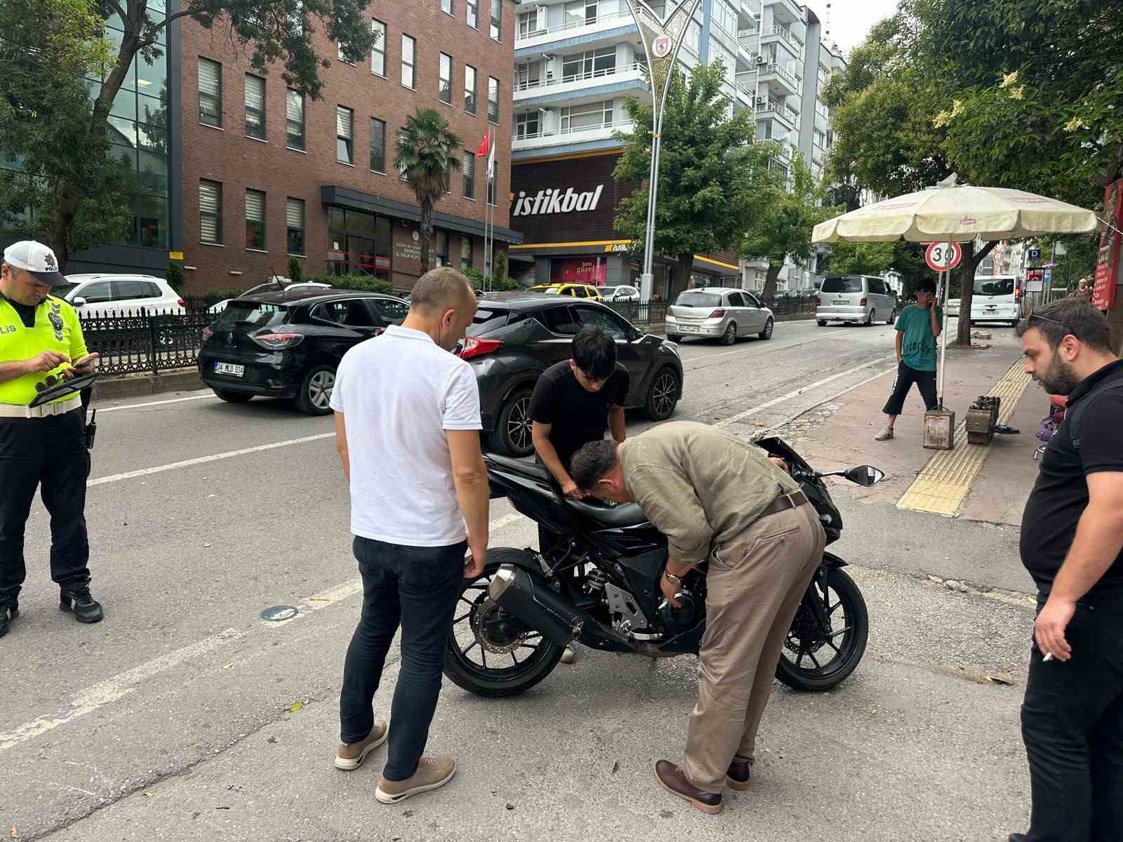 samsun-da-motosiklet-suv-araca-carpti-1-yarali