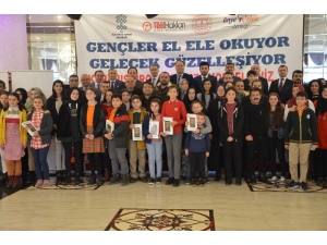 Okuyan Öğrenciler Ödüllendirildi