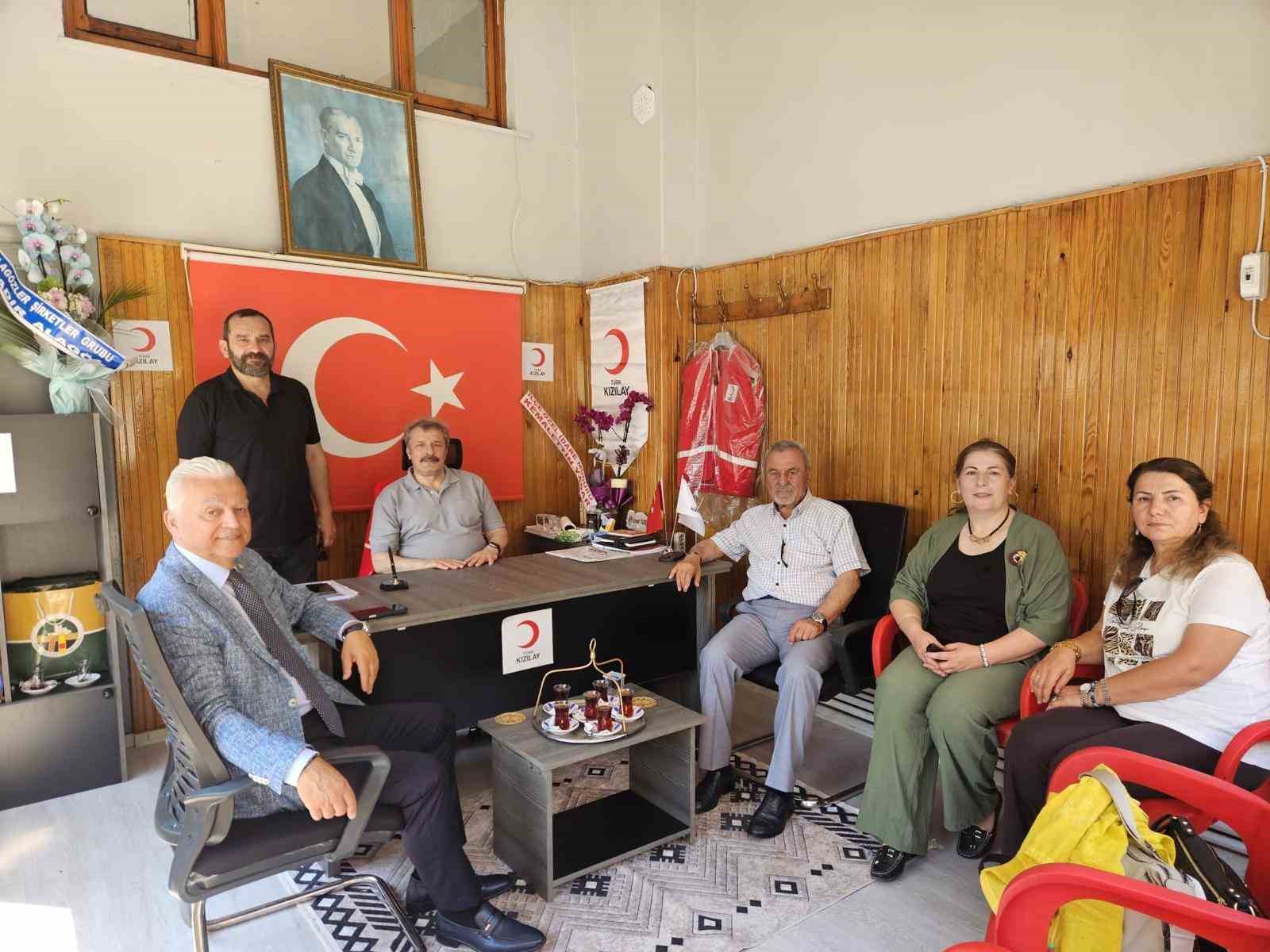 caycuma-kent-konseyi-nden-kizilay-subesine-ziyaret