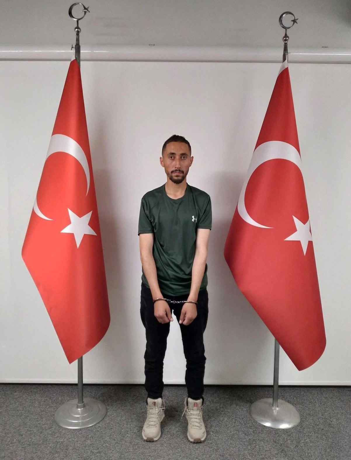 mit-deas-in-medya-sorumlusunu-yakaladi
