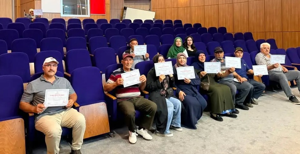 diyabet-okulu-nda-egitim-alan-hastalara-diplomalari-verildi