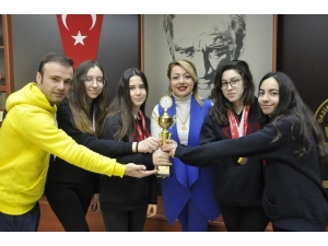 Gkv’li Altın Kulaçlar Başarıya Kulaç Attı