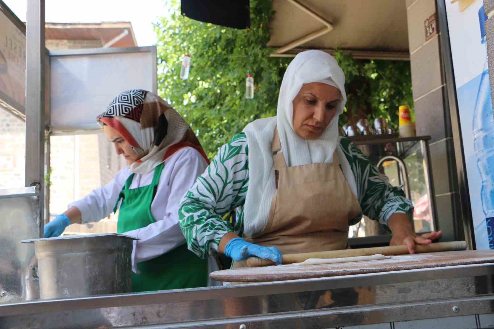 gelin-gorumce-isbirligi-dusman-catlatiyor