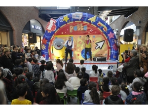 Pette, Mersin’de Minik Hayranlarıyla Buluştu