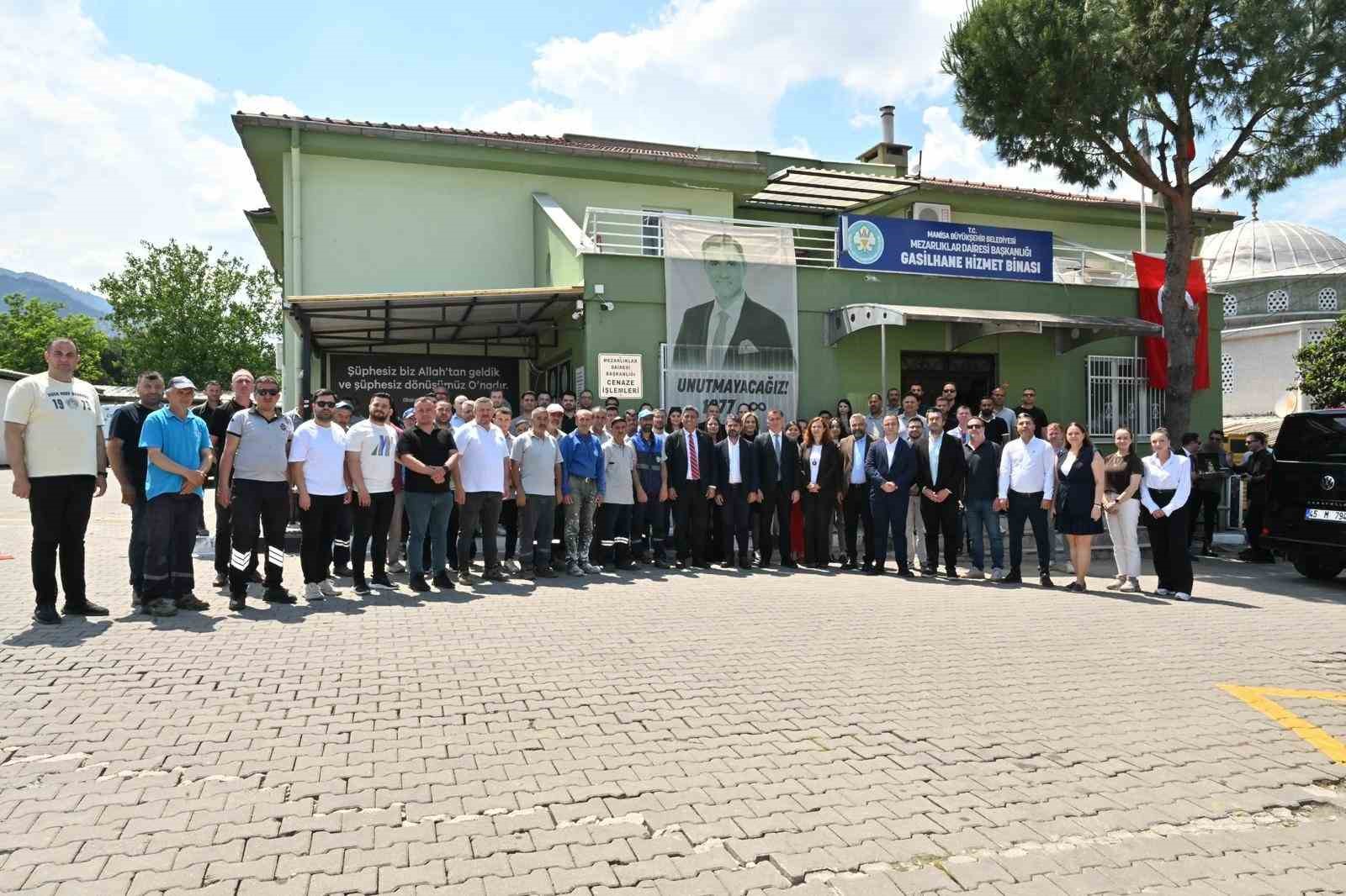 manisa-buyuksehir-yonetimi-personelle-bayramlasti