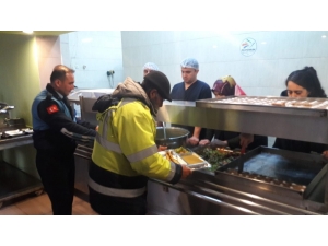 Sokakta Kalan Yaşlı Adama Devlet Eli Uzandı