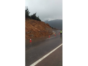 Gaziantep - Osmaniye Karayolunda İstinat Duvarı Çöktü