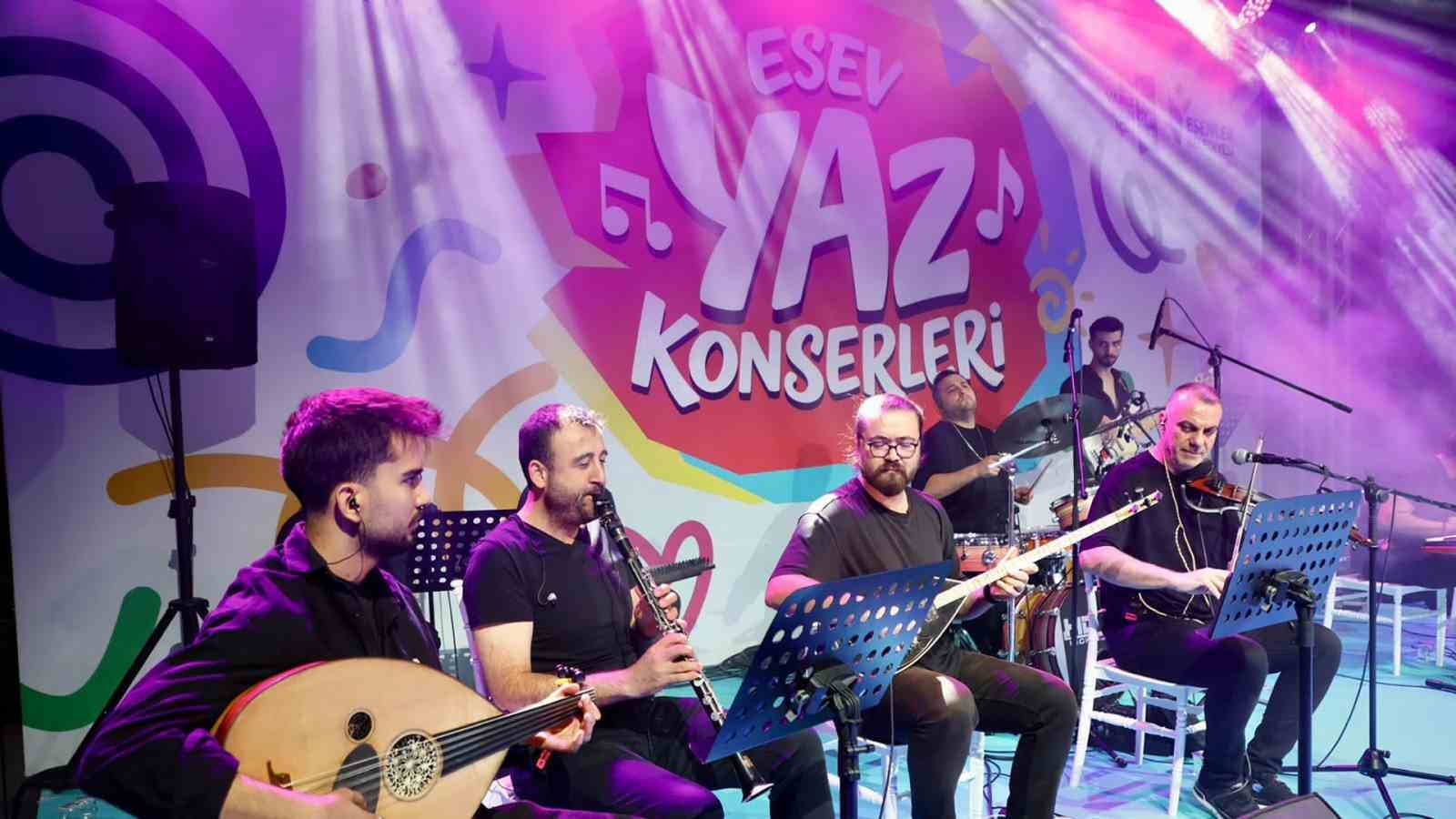esev-yaz-konserleri-farkli-muzik-turlerini-esenlerlilerle-bulusturmaya-devam-ediyor