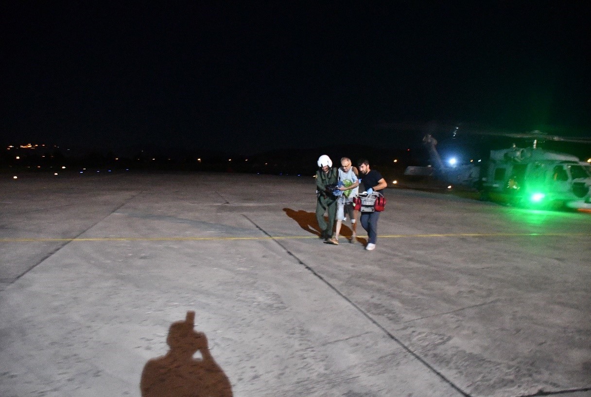 kalp-krizi-geciren-vatandas-deniz-kuvvetleri-komutanligi-helikopteriyle-hastanesine-sevk-edildi