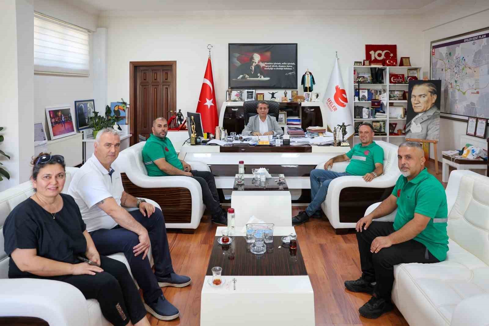 efeler-de-hayat-kurtaran-belediye-personeline-anlamli-odul