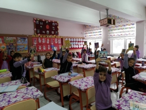 Minik Öğrenciler İlk Kitaplarını Okumaya Başladı