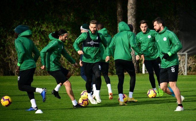 Atiker Konyaspor Erzurumspor'a Tek Eksikle Çalıştı