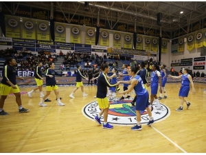 Kadınlar Euroleague: Fenerbahçe: 64 - P. Avenida: 62