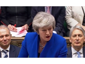 Theresa May Parlamentodan Güvenoyu Aldı